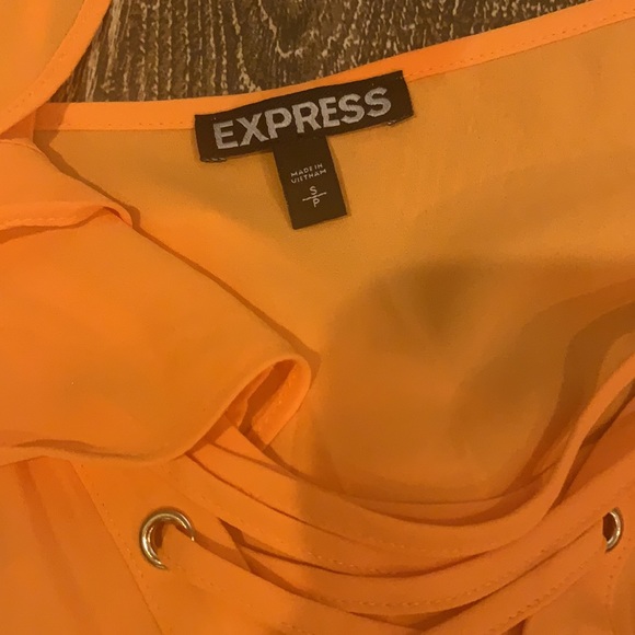 3 Express blouses - Picture 3 of 6